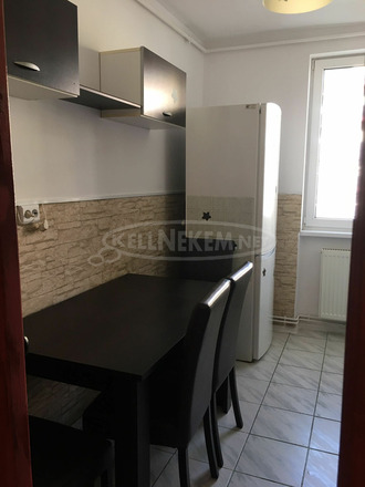 Kiadó 3 szobás felújított bútorozott tömbház lakás Csíkszeredában - 6/12