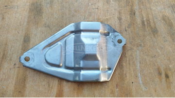 Honda Pantheon 125 - 150 2T hátsó tengely csavart takaró lemez