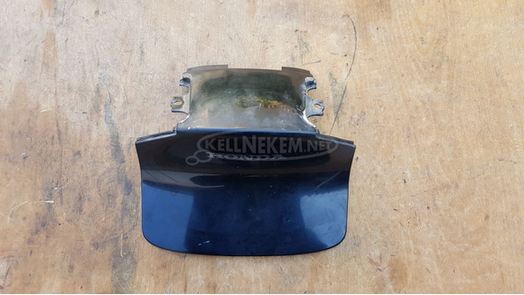 Honda Pantheon 125 - 150 2T hátsó idom közép fekete - 1/8