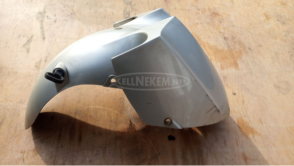 Yamaha Majesty 125 - 180 első sárvédő sérült Yamaha Majesty 125 - 180 első sárvédő sérült