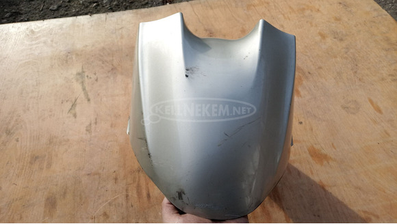 Yamaha Majesty 125 - 180 első sárvédő sérült Yamaha Majesty 125 - 180 első sárvédő sérült