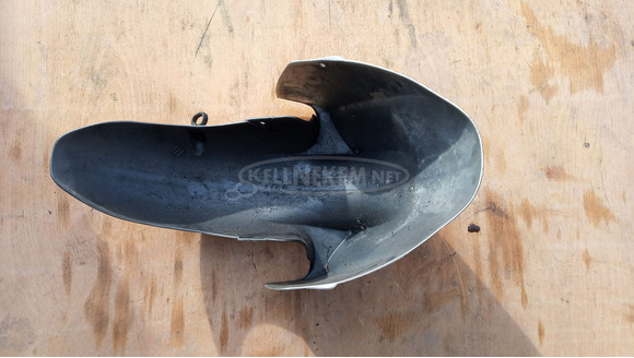 Yamaha Majesty 125 - 180 első sárvédő sérült Yamaha Majesty 125 - 180 első sárvédő sérült