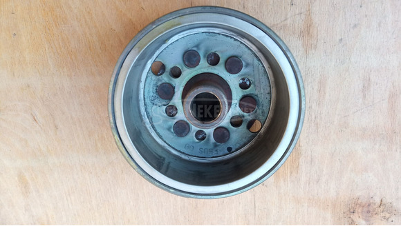 Yamaha Majesty 125 - 180 lendkerék Yamaha Majesty 125 - 180 lendkerék