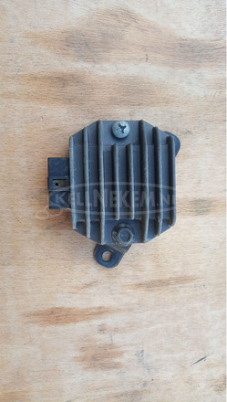 Yamaha Majesty 125 - 180 feszültségszabályzó - 1/4