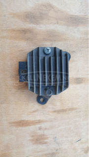 Yamaha Majesty 125 - 180 feszültségszabályzó