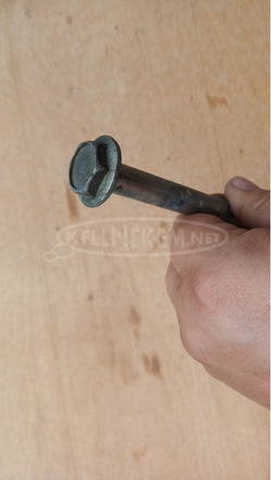 Yamaha Majesty 125 - 180 első keréktengely Yamaha Majesty 125 - 180 első keréktengely