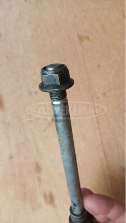 Yamaha Majesty 125 - 180 első keréktengely Yamaha Majesty 125 - 180 első keréktengely