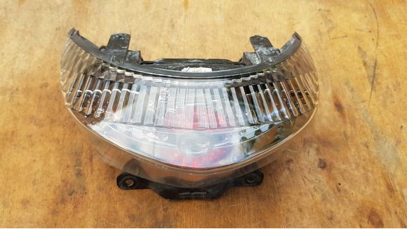 Kymco People S 50 - 250 hátsó lámpa - 1/10