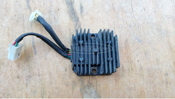 Kymco People S 200 i.e feszültségszabályzó Kymco People S 200 i.e feszültségszabályzó