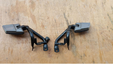 Kymco People S 125 - 200 hátsó lábatró pár Kymco People S 125 - 200 hátsó lábatró pár