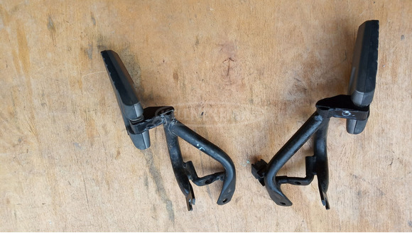 Kymco People S 125 - 200 hátsó lábatró pár - 7/8