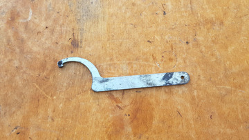 Kymco People GT 125 - 200 hátsó lengéscsillapító állító kulcs