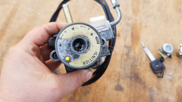 Kymco People GT 125 - 200 gyújtáskapcsoló