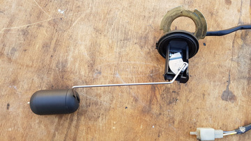 Kymco People GT 125 - 200 üzemanyag szintjelző