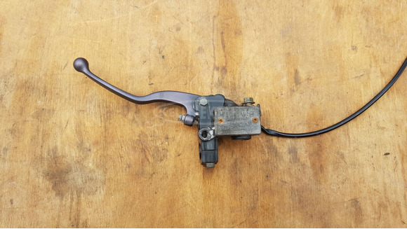 Yamaha Majesty YP 250 főfékhenger balos - 1/8