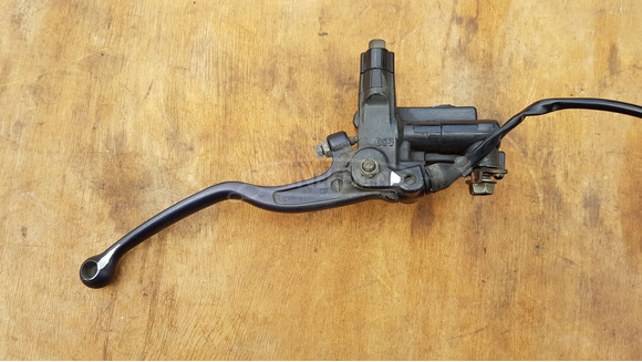 Yamaha Majesty YP 250 főfékhenger balos - 4/8