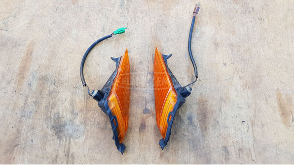 Yamaha Majesty YP 250 első irányjelző pár - 8/10