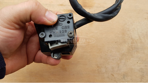 Yamaha Majesty YP 250 kormánykapcsoló jobbos fémházas - 6/7