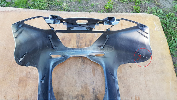 Yamaha Majesty YP 250 első idom sérült - 9/10