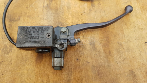 Yamaha Majesty YP 250 főfékhenger jobbos - 2/8