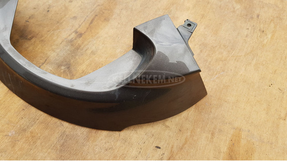 Yamaha Majesty YP 250 hátsó lámpa alatti idom 3 - 2/8