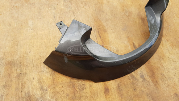 Yamaha Majesty YP 250 hátsó lámpa alatti idom 3 - 3/8