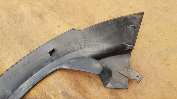 Yamaha Majesty YP 250 hátsó lámpa alatti idom 3 - 6/8