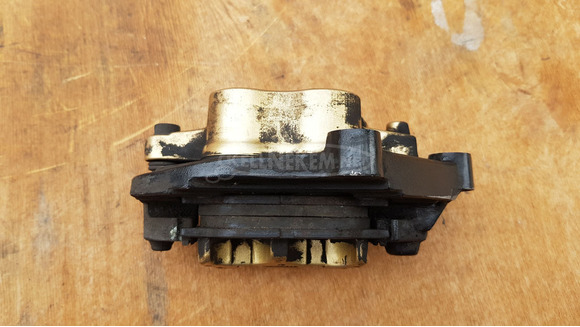 Yamaha Majesty YP 250 első féknyereg - 4/8