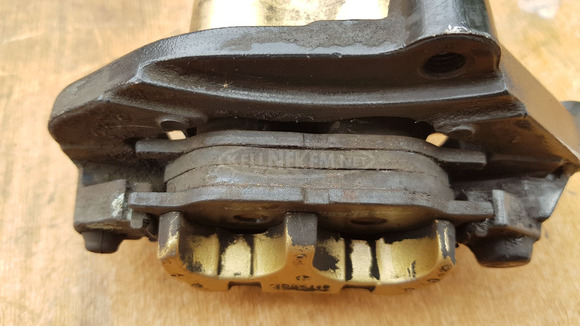 Yamaha Majesty YP 250 első féknyereg - 5/8