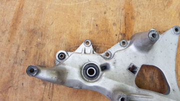 Yamaha Majesty YP 250 hátsó lengőkar