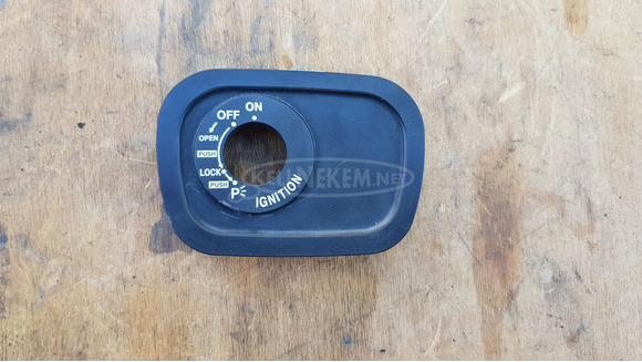 Yamaha Majesty YP 250 gyújtáskapcsoló körüli idom - 1/7