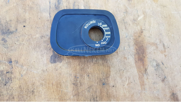 Yamaha Majesty YP 250 gyújtáskapcsoló körüli idom - 7/7