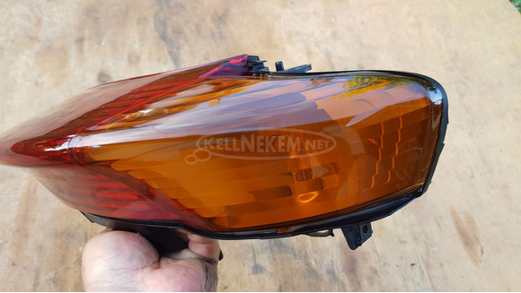 Yamaha Majesty YP 250 hátsó lámpa narancs búrás - 2/10