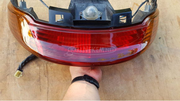 Yamaha Majesty YP 250 hátsó lámpa narancs búrás - 8/10
