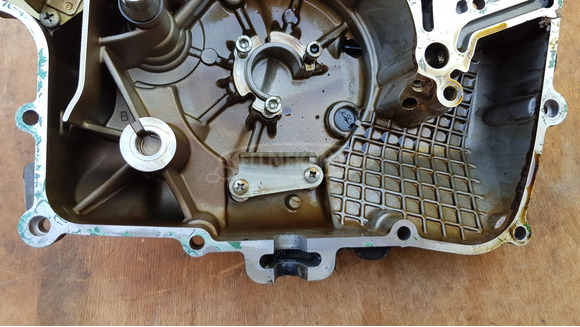 Aprilia Scarabeo Light 400 gyújtásfedél vízpumpával - 8/10