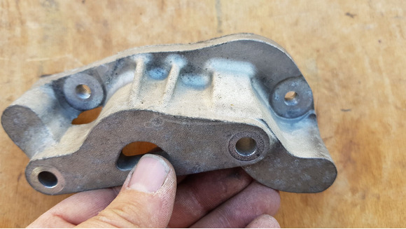 Aprilia Scarabeo Light 400 - 500 hátsó féknyereg tartó konzol - 6/7