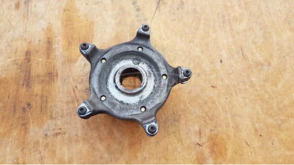 Aprilia Scarabeo Light 400 - 500 hátsó kerékagy - 3/8