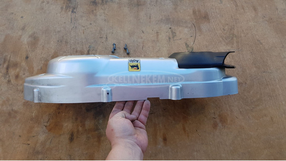 Aprilia Scarabeo Light 400 - 500 kuplung fedél borítás sérült - 8/9