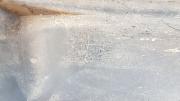 Aprilia Scarabeo Light 400 - 500 hátsó kerék feletti idom - 9/10