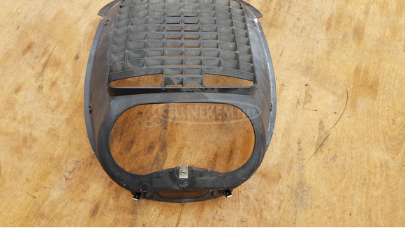 Aprilia Scarabeo Light 400 - 500 hűtő elötti idom - 7/8