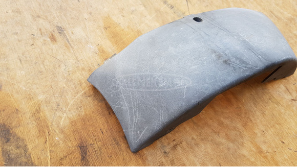 Aprilia Scarabeo Light 400 - 500 ülés zsanér körüli idom - 2/7