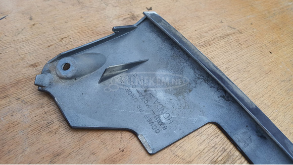 Honda Silver Wing Fjs 400 - 600 hátsó lámpa alatti idom 2 - 6/7