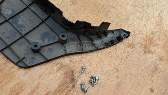 Honda Silver Wing Fjs 400 - 600 hátsó kapaszkodó alsó burkolat - 9/9