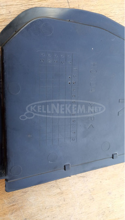 Honda Silver Wing Fjs 400 - 600 hátsó lámpa szervizablak jobbos - 3/4