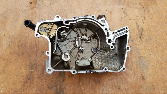 Aprilia Scarabeo 500 gyújtásfedél vízpumpával - 5/10