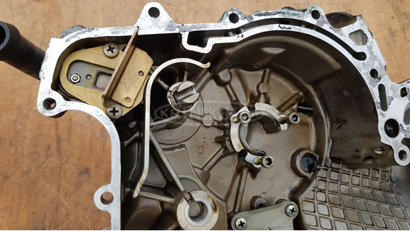 Aprilia Scarabeo 500 gyújtásfedél vízpumpával - 6/10