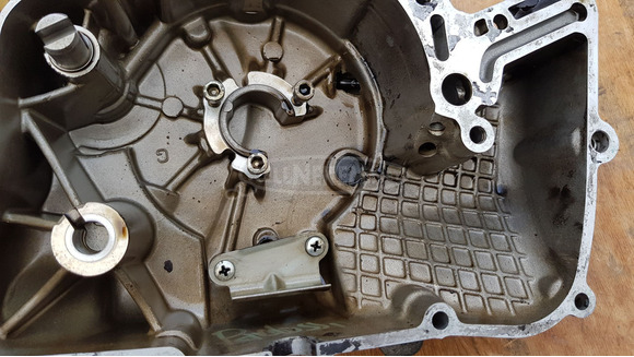 Aprilia Scarabeo 500 gyújtásfedél vízpumpával - 7/10