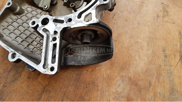 Aprilia Scarabeo 500 gyújtásfedél vízpumpával - 8/10