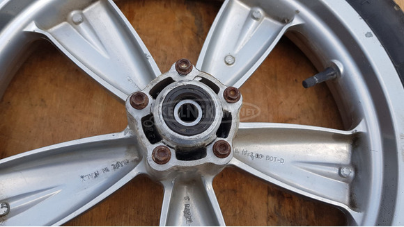 Aprilia Scarabeo 500 első kerék - 2/7