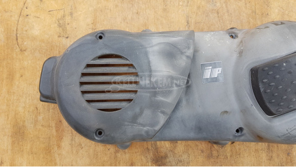 Aprilia Scarabeo 500 kuplung fedél borítás sérült - 2/10